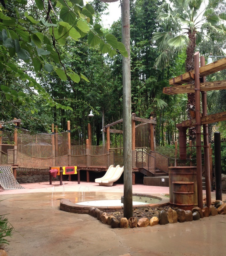 play ground and splashpad near animal kingdom lodge pool