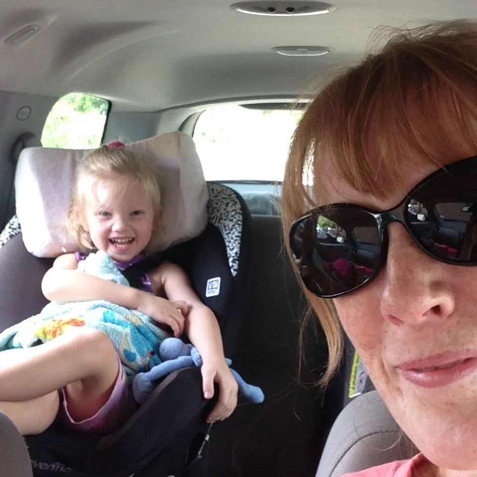 mommy daughter road trip selfie