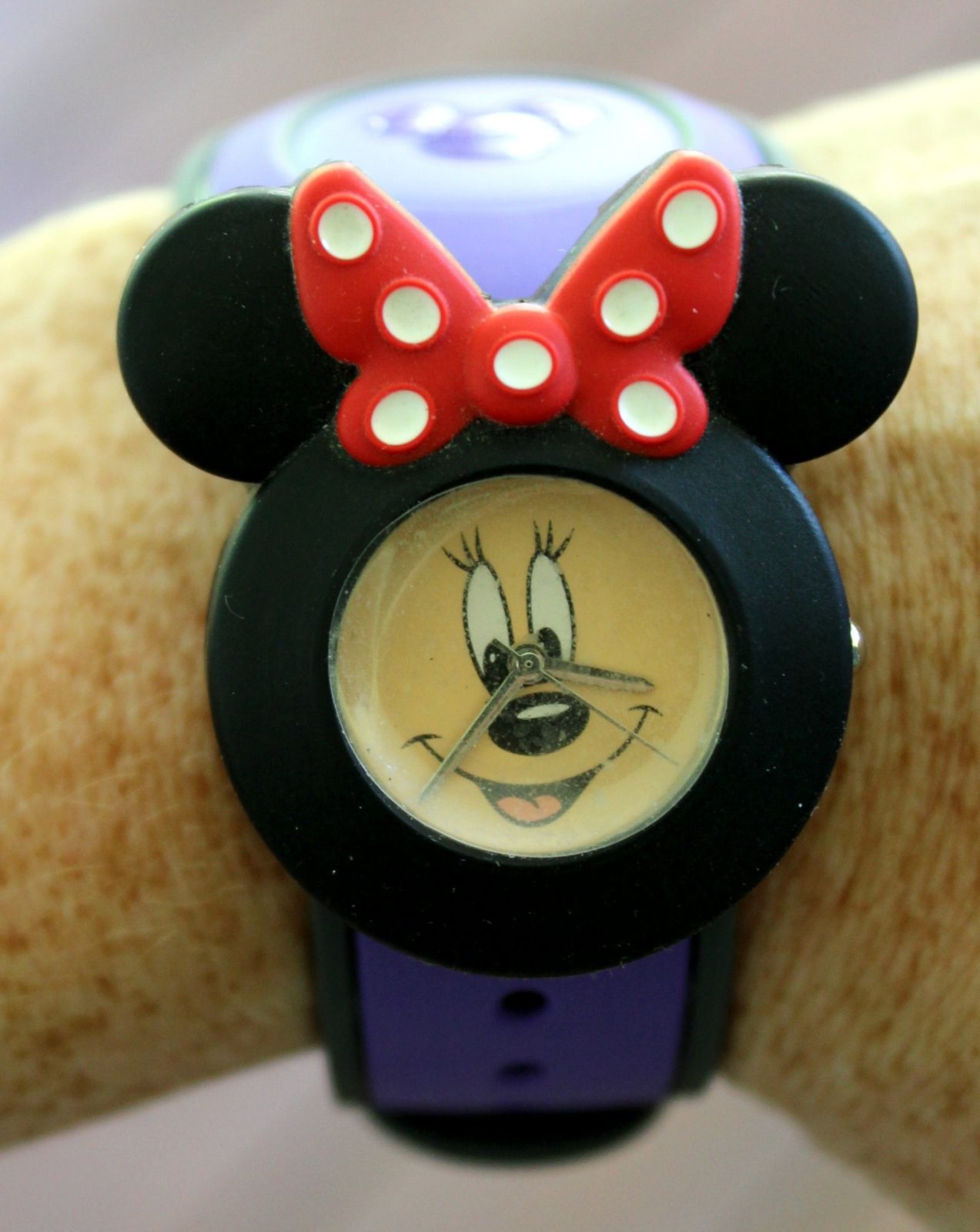 minnie mouse watch on magic band
