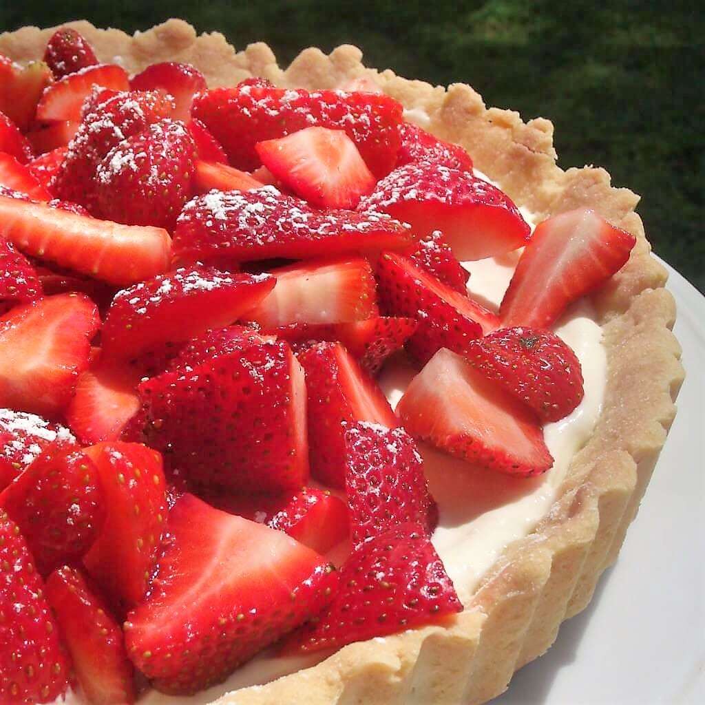 strawberry mascarpone tart