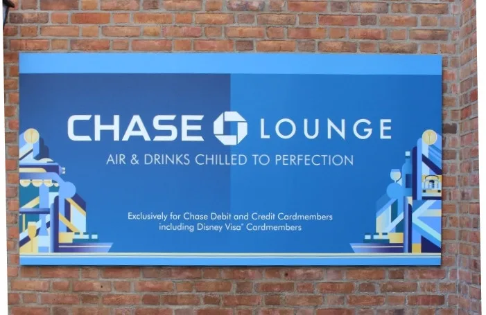 chase lounge sign