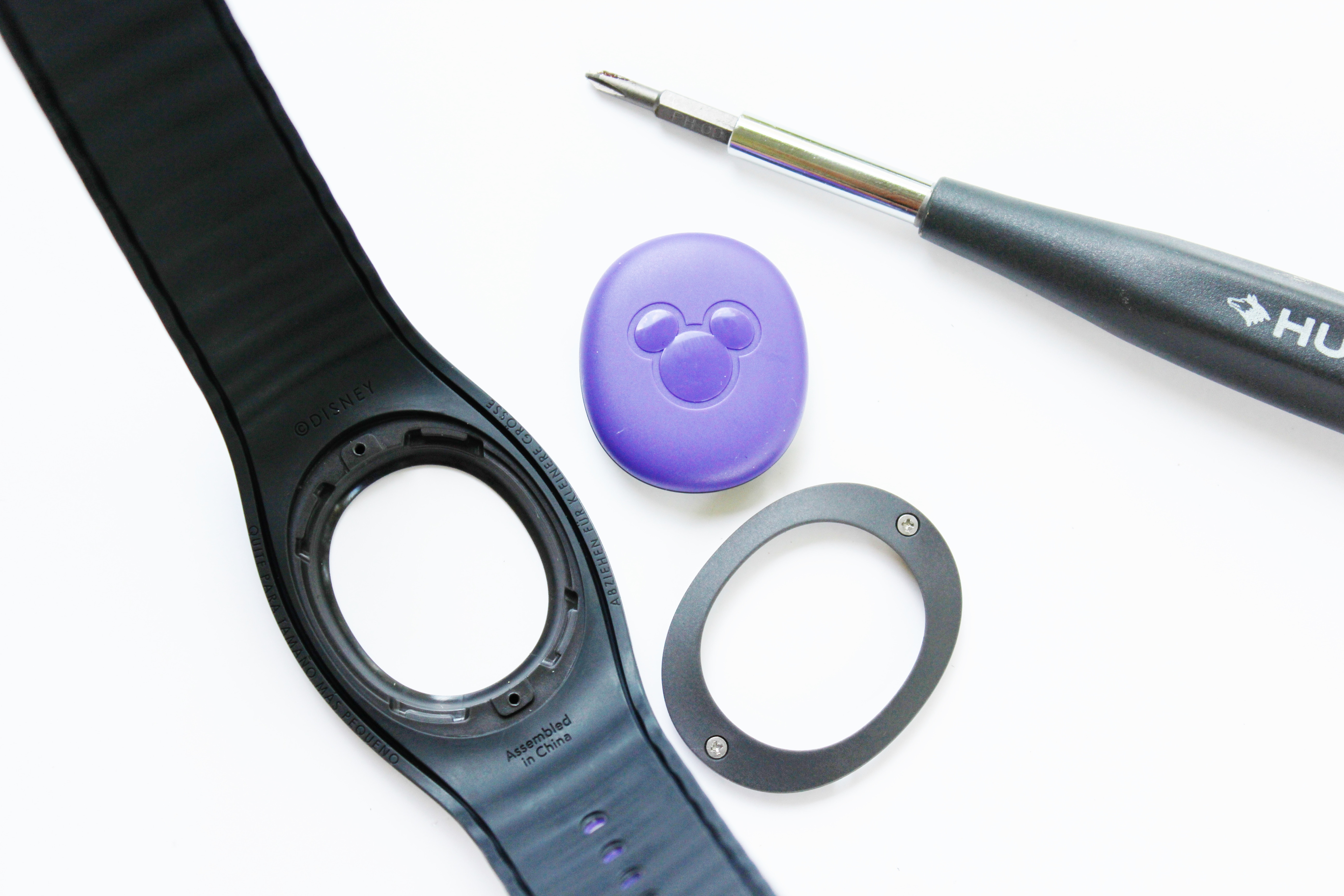 removing the puck from the magic band