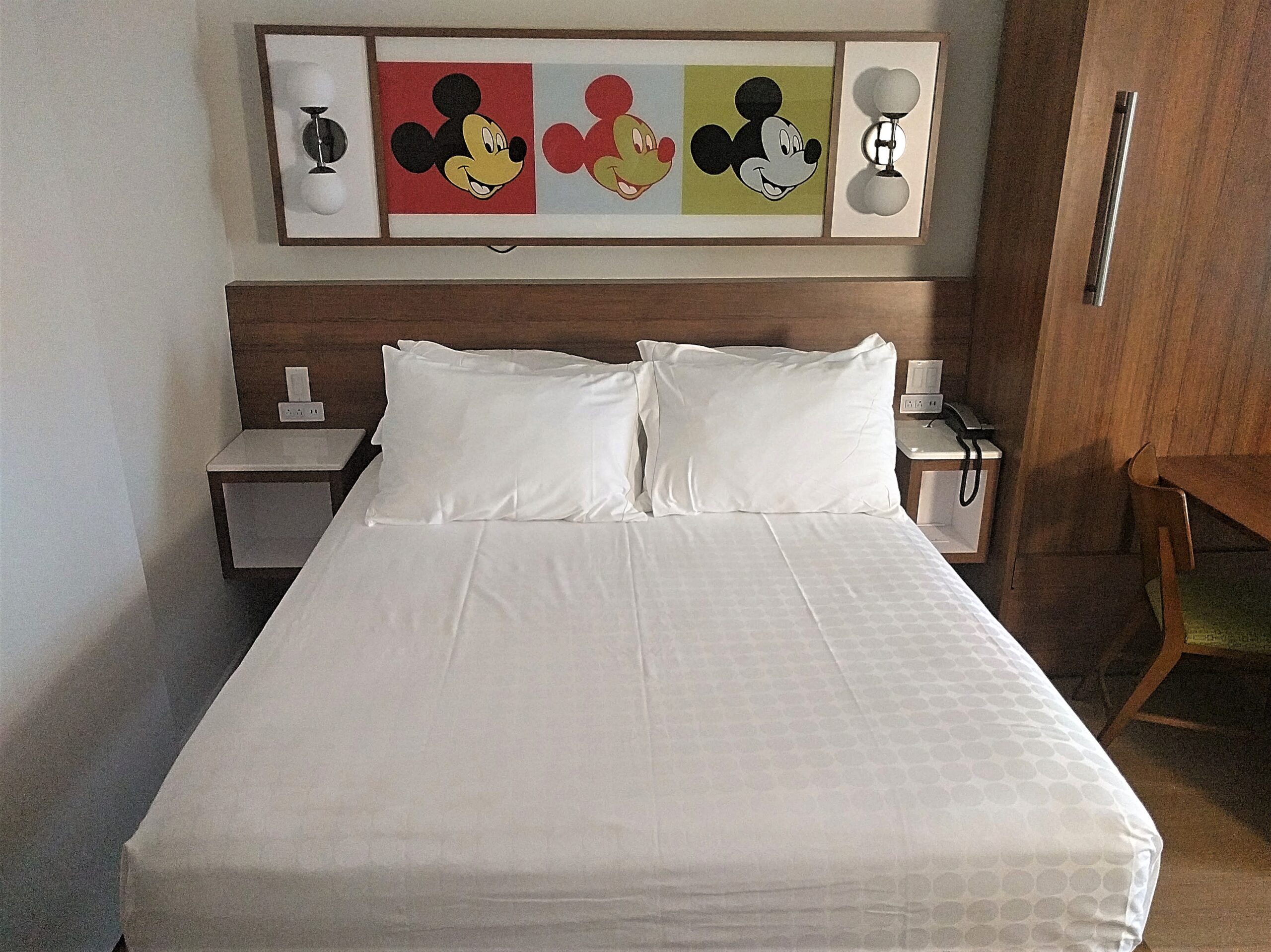 queen bed at disney pop century resort