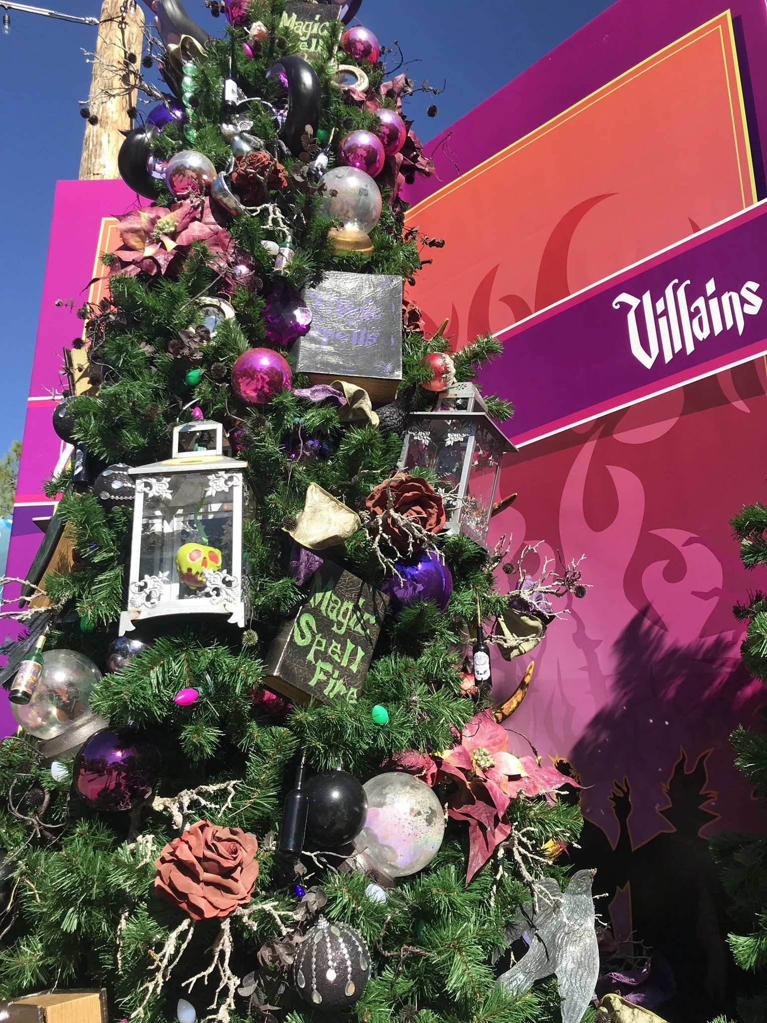 villains christmas tree