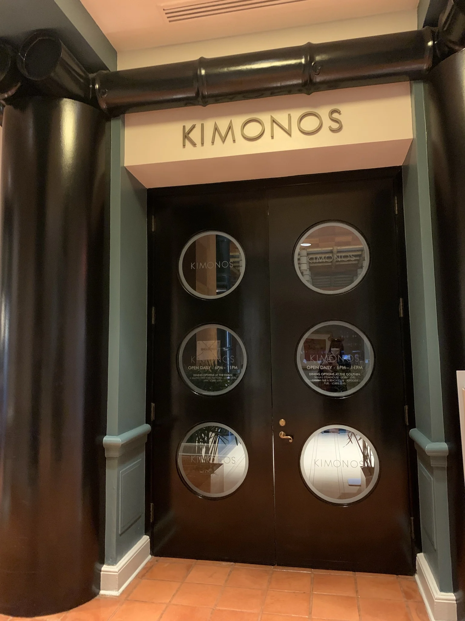 entrance to kimonos restaurant at disney swan hotel